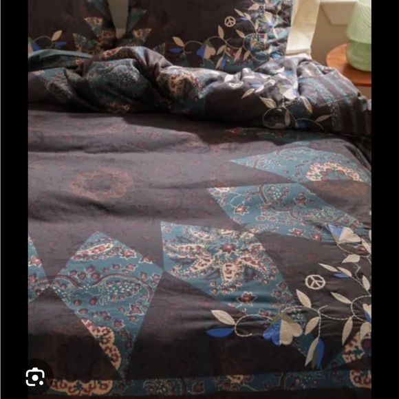 Urban Outfitters Queen Size Cotton Embroidered Bryce Duvet Cover - Picture 2 of 6
